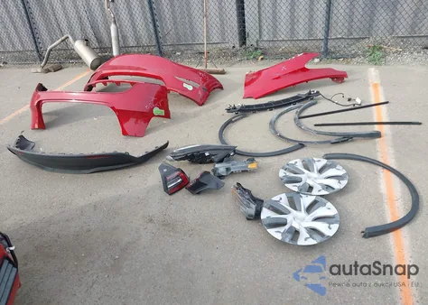 2023 Tesla Model Y Awd/Long Range Dual Motor All-Wheel Drive z USA, uszkodzony, nr VIN 7SAYGDEE9PA115198